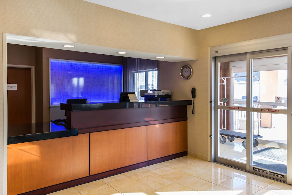 AmericInn by Wyndham St. Cloud MN Shopping Area 4/51
