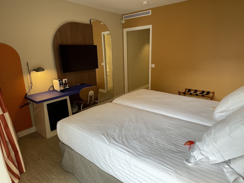 Abrial Hotel 29/58