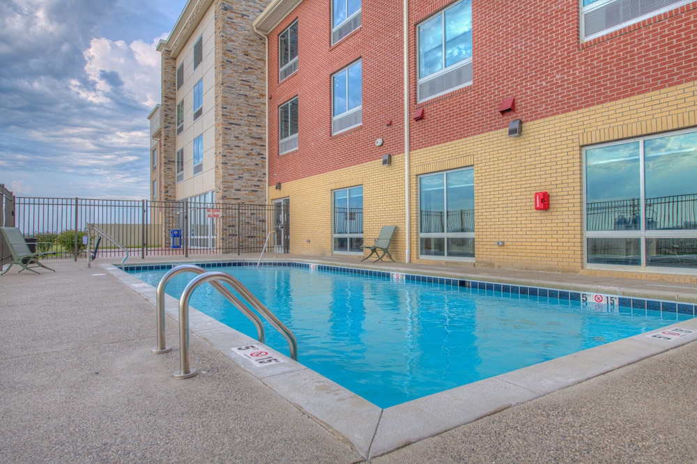 Holiday Inn Express & Suites Remington 1/49