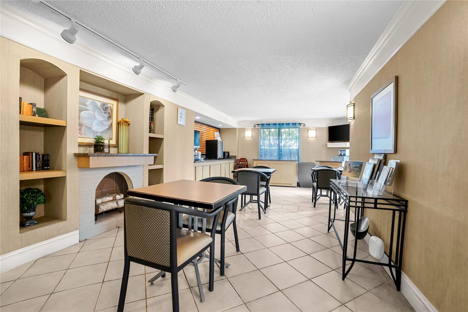 Howard Johnson by Wyndham Columbus Fort Benning 18/26