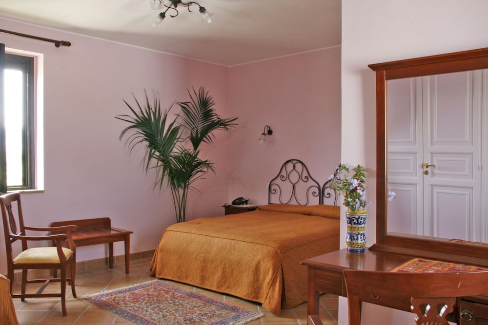 Don Giovanni Hotel 4/36