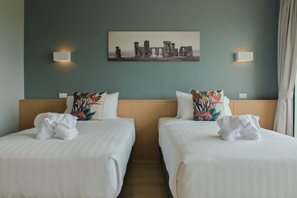 Le Lert Hotel Ratchaburi 10/24