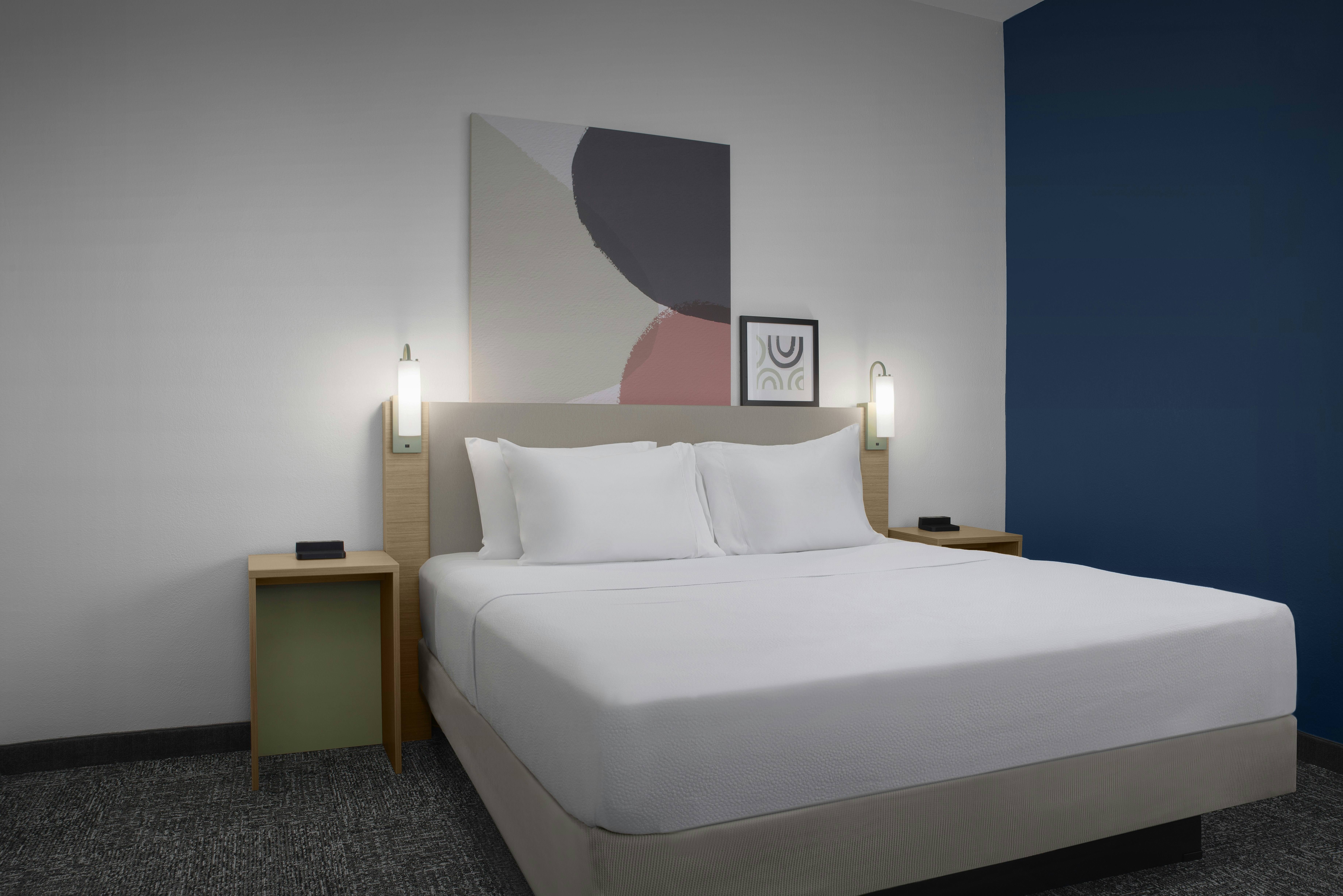 SUITE, KING BED
