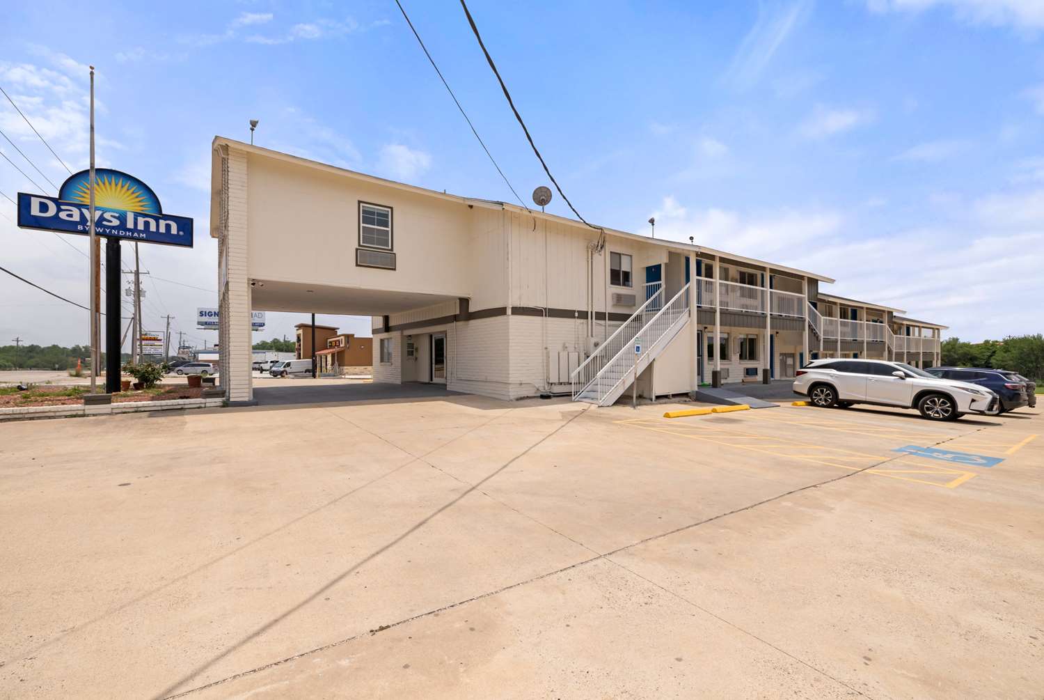 Days Inn by Wyndham Kenedy/Karnes City 17/23