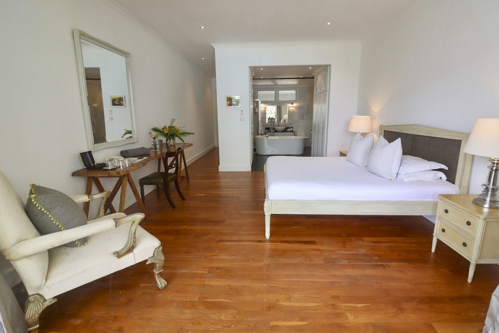 DELUXE, KING BED, BEACH FRONT, OCEAN VIEW