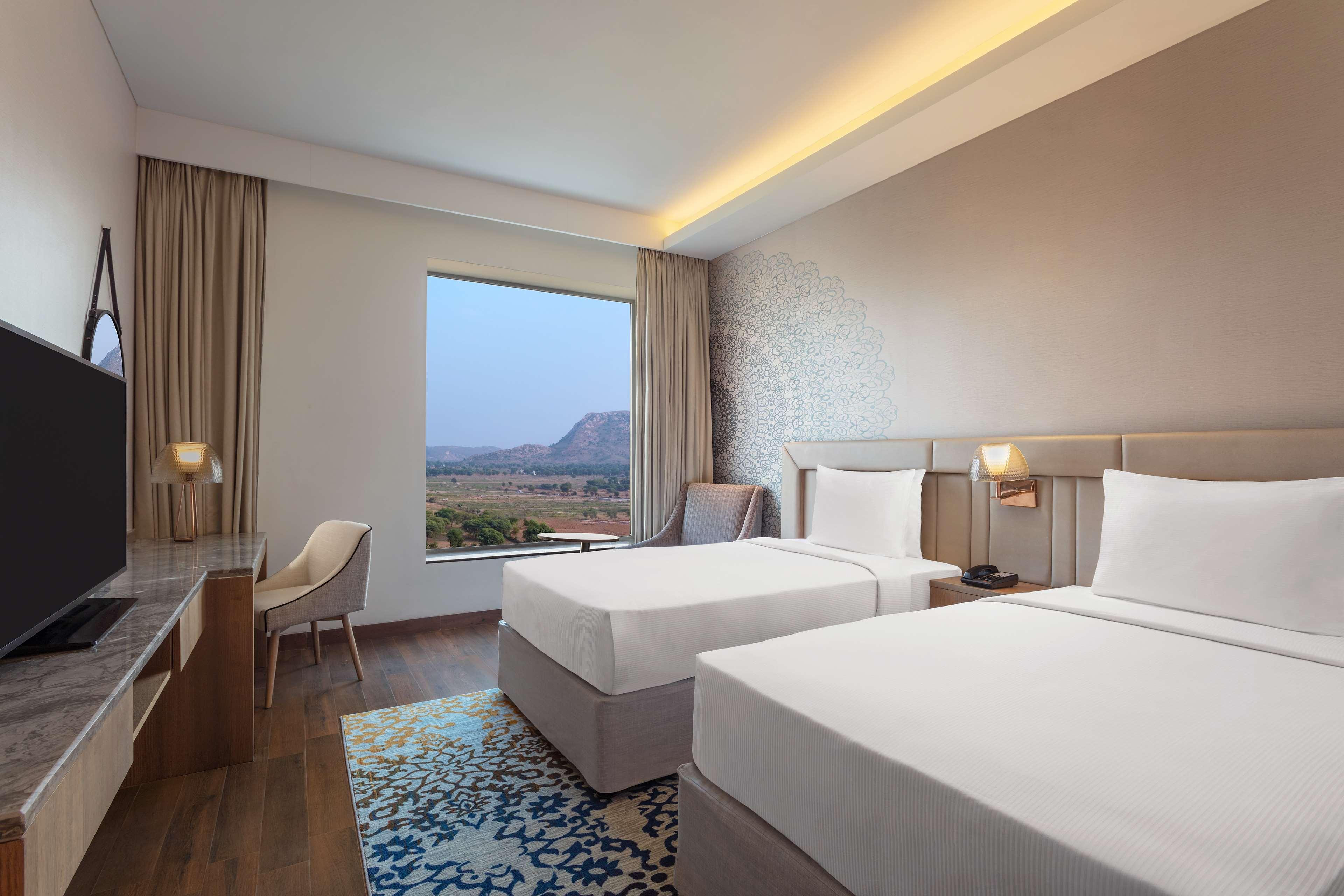 GUEST ROOM, TWIN BEDS