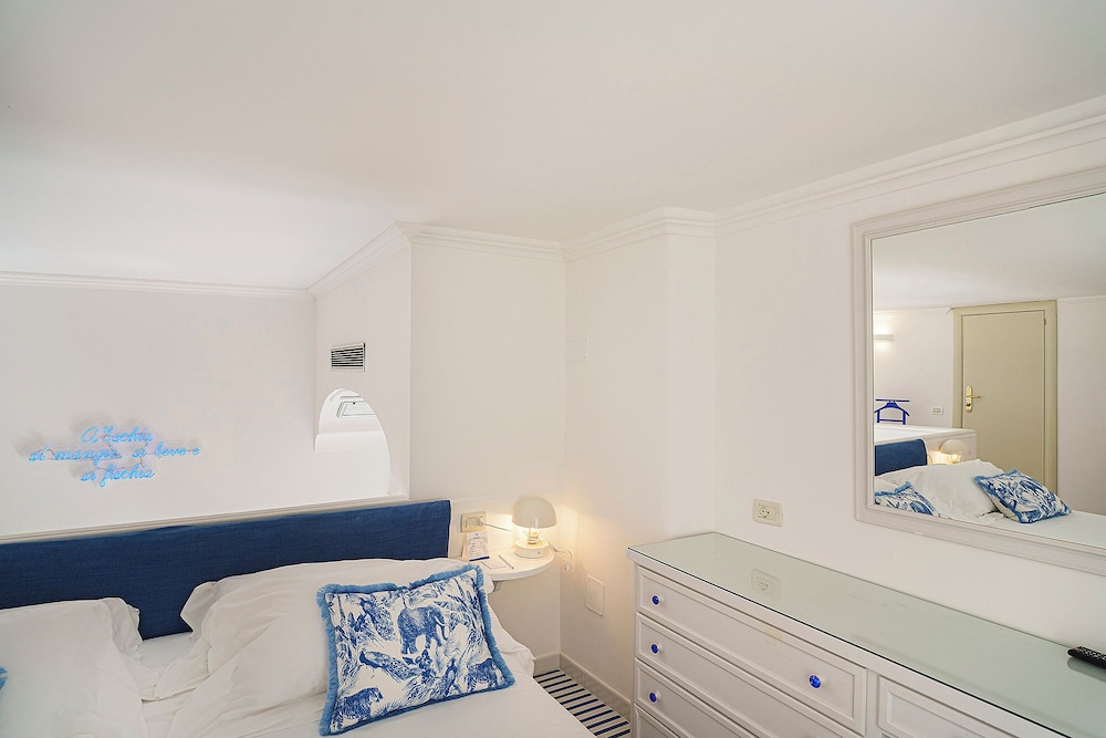 Junior Suite, Double Bed, Garden View, Continental Mare 8/10