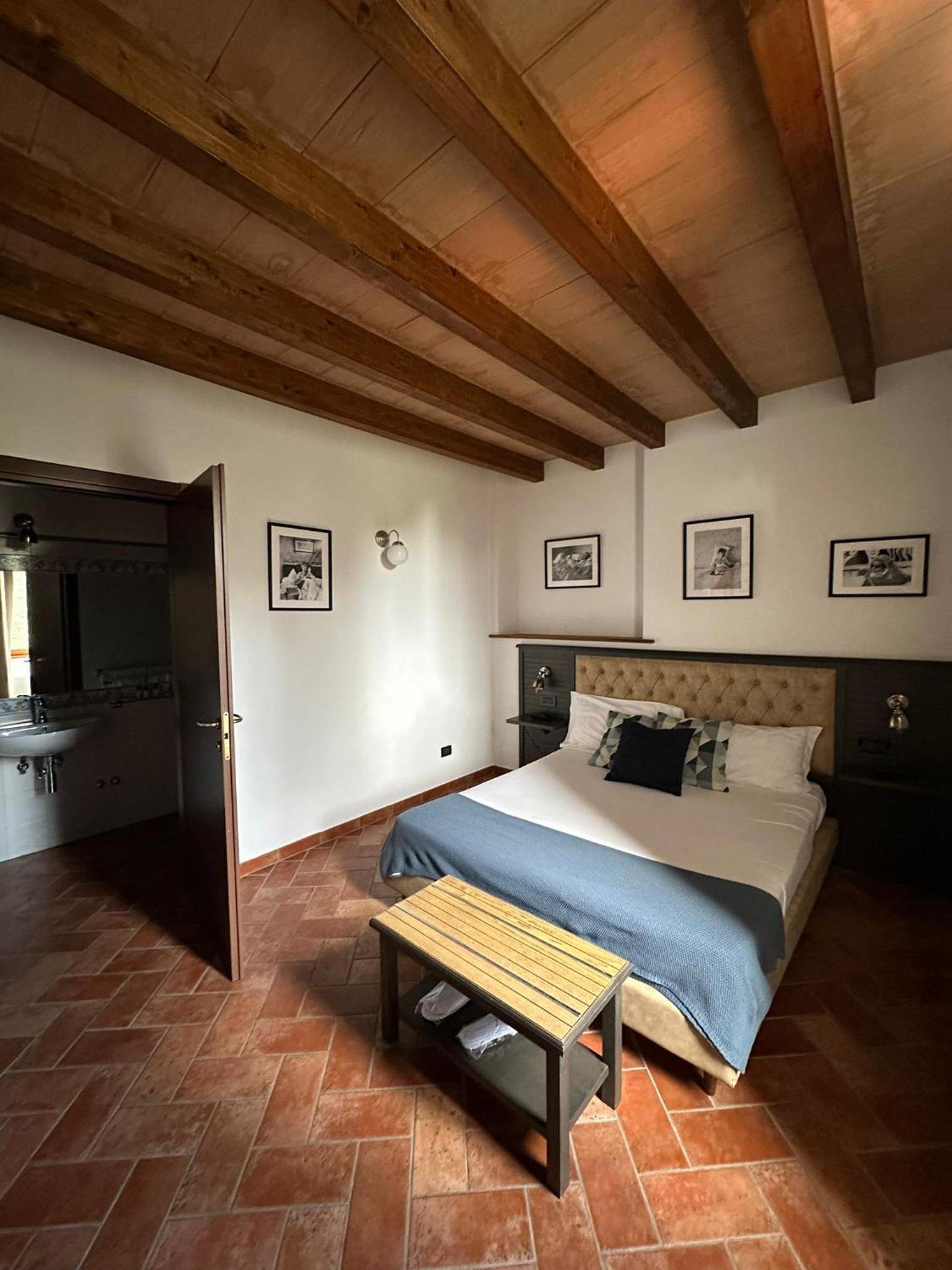 Room, Quadruple