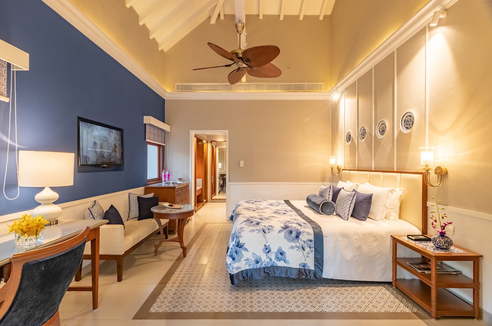 LUXURY, KING BED, GARDEN VIEW, BALCONY