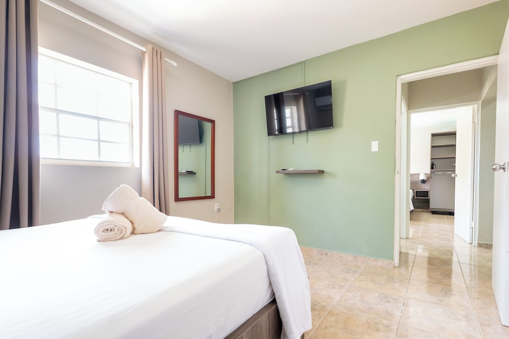 شقة ديلوكس بسريرين كوين بإطلالة على المسبح بغرفتي نوم، Delynne Boutique Hotel 4/7