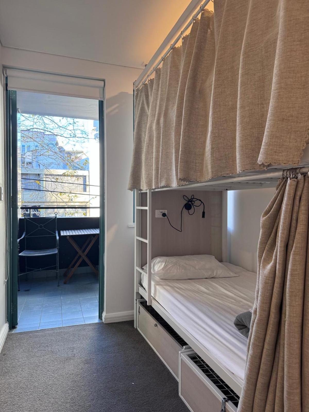 Female Dorm, 6 Beds