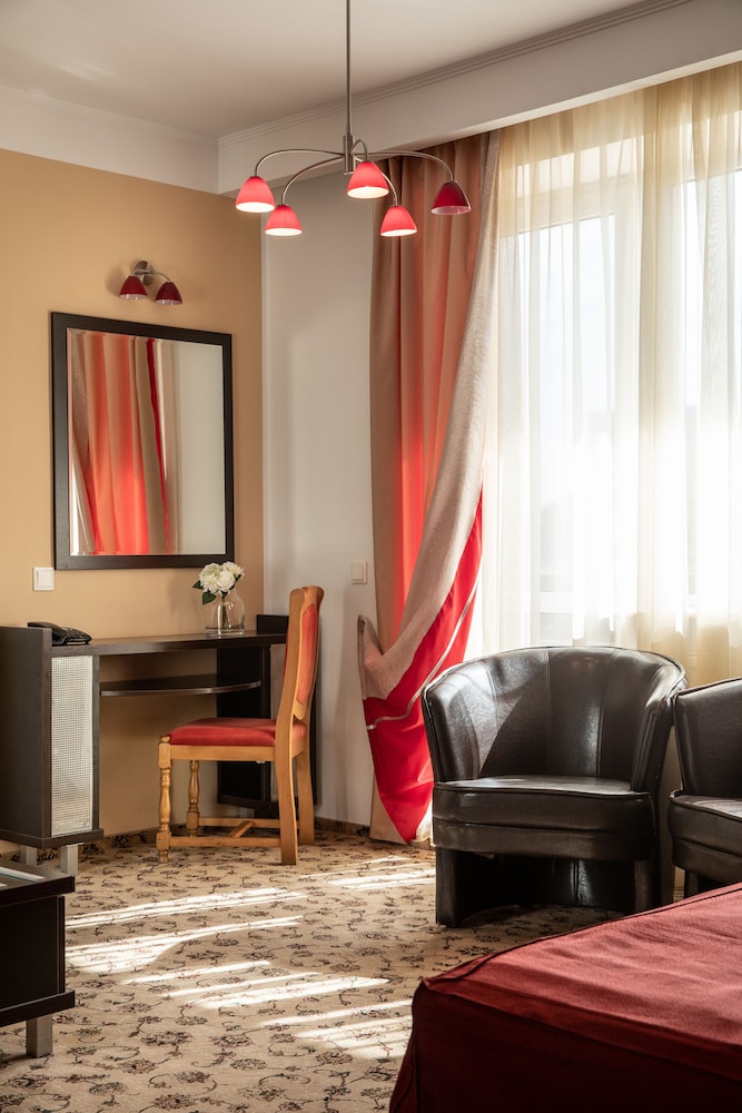 Grand Hotel 38/57
