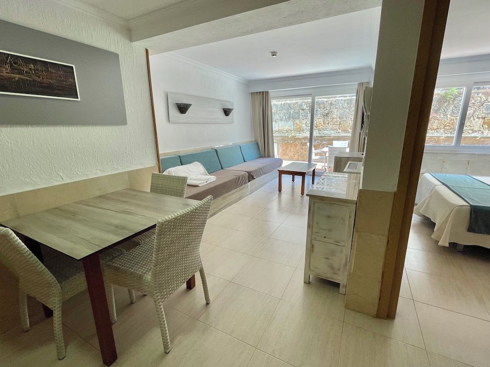 Ben Hur Apartments 65/74
