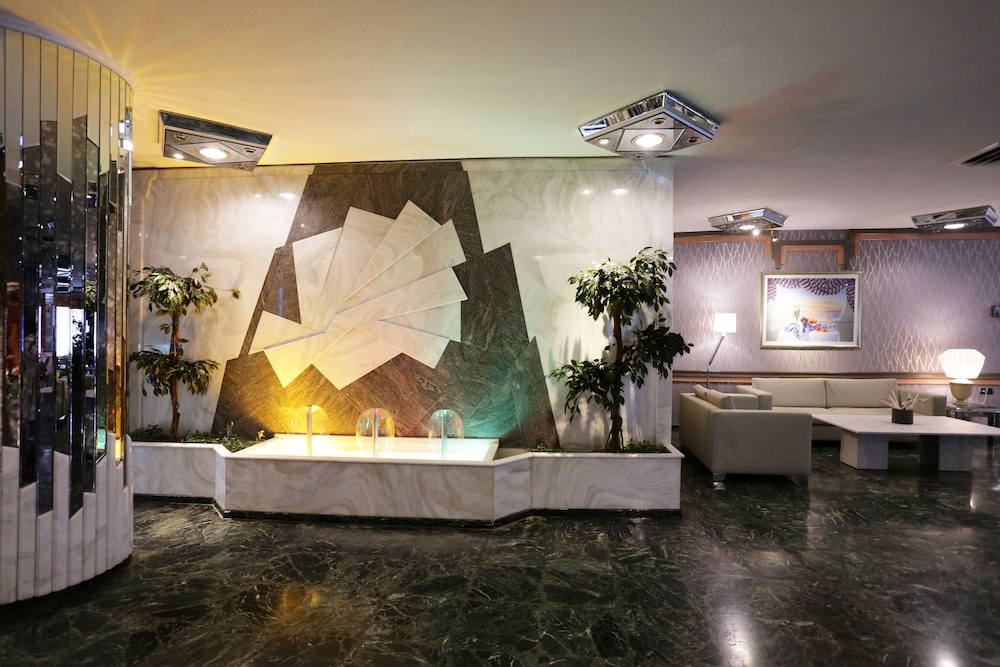 Xenophon Hotel 12/77
