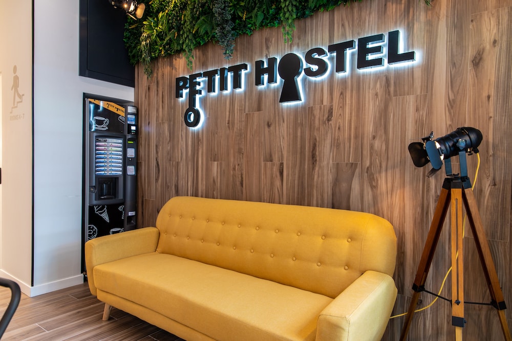 Petit Hostel 30/50