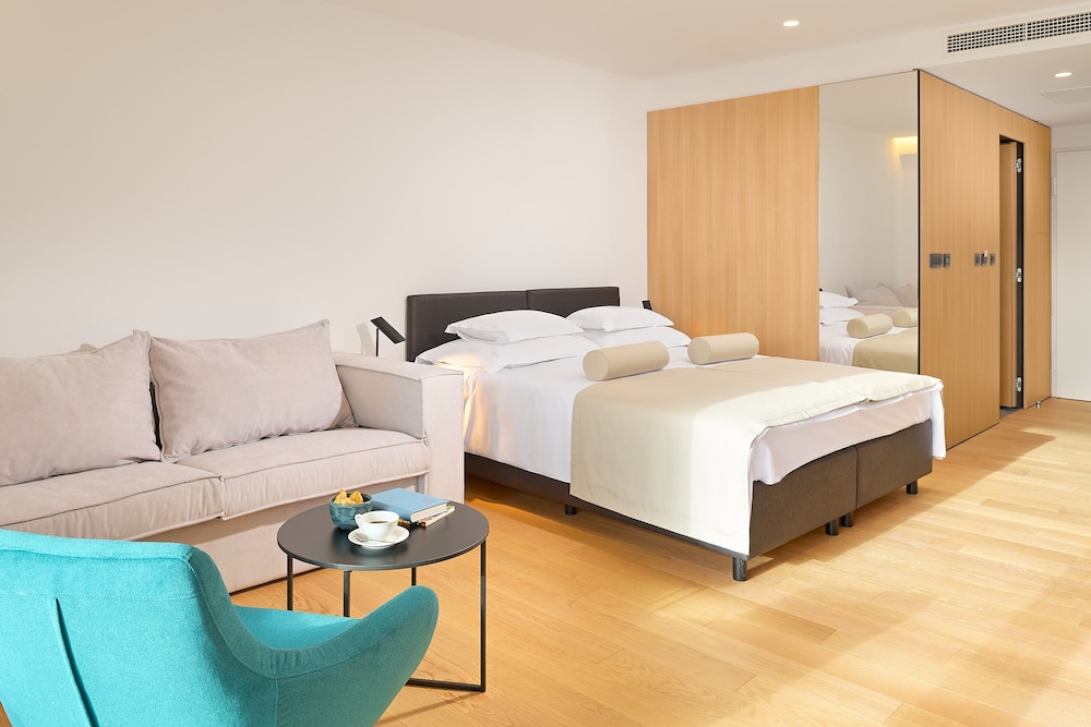 Design, Studio, Suite, King Bed, Sofa