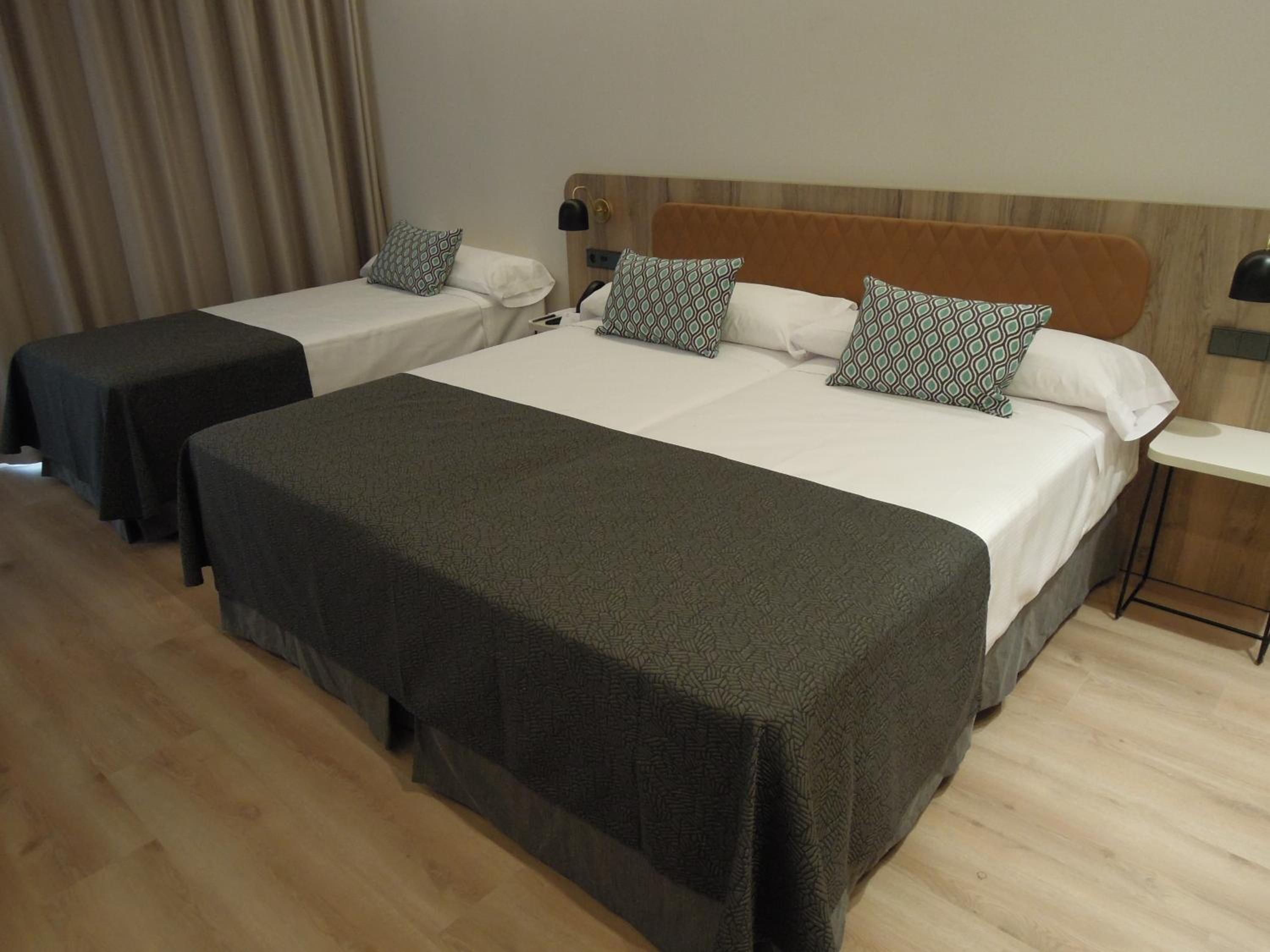 Room, Twin Beds, Accessible