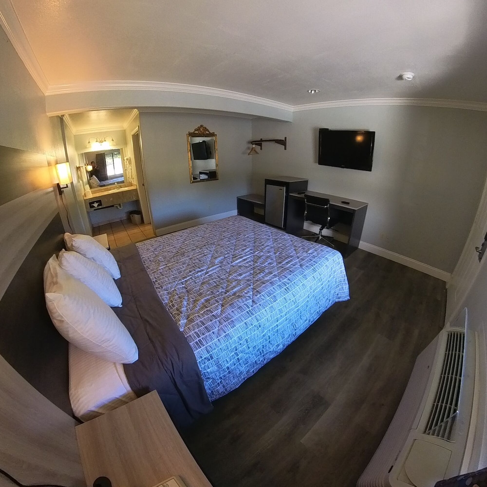 Monterey Oceanside Inn 17/43