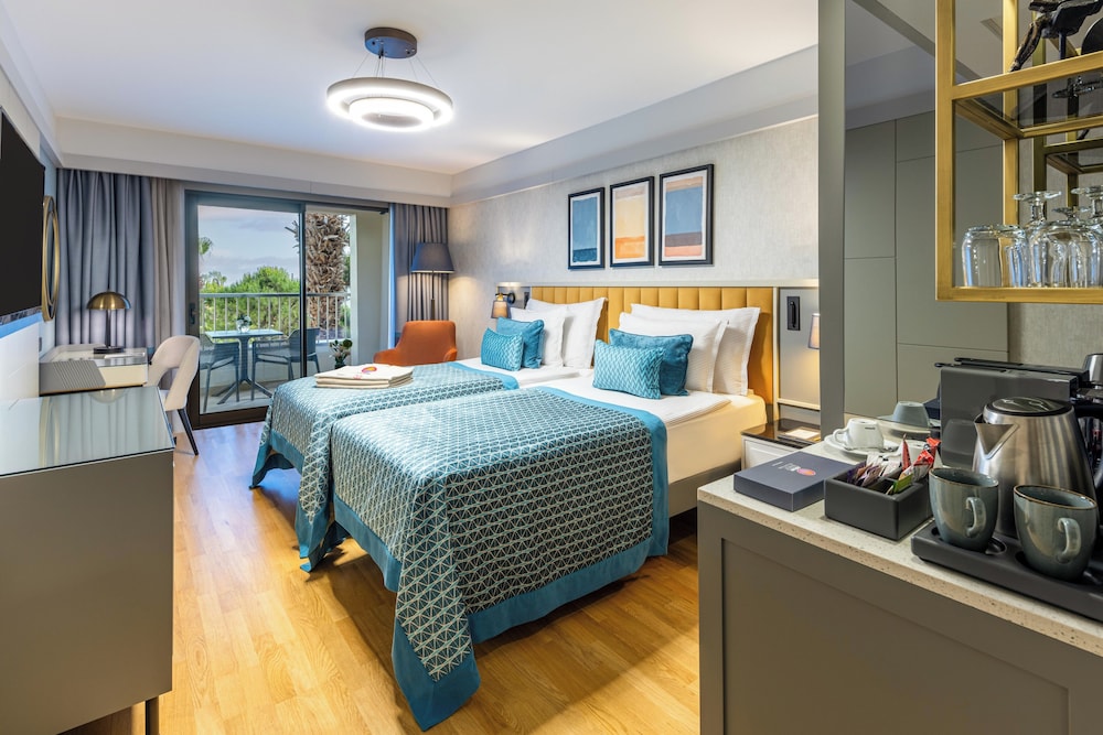 Superior, Twin Beds, Sea Side, on the Side, Arum Barut Collection 3/7