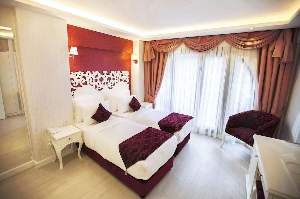 SUPERIOR, DOUBLE OR TWIN BED