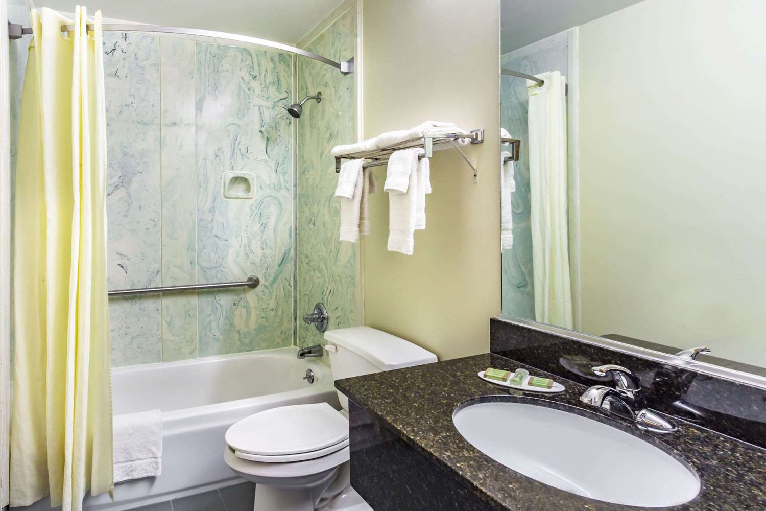 Super 8 by Wyndham Morristown/South 14/16