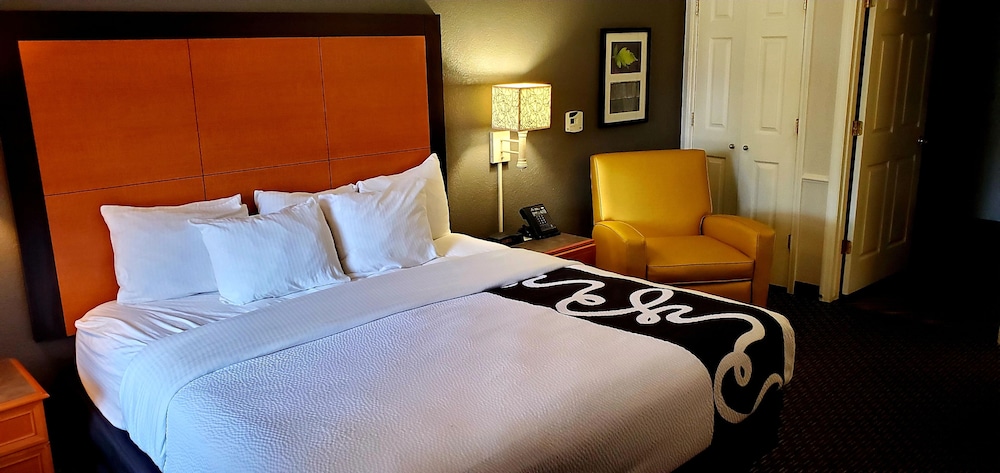 Days Inn by Wyndham Gainesville University I-75 19/37