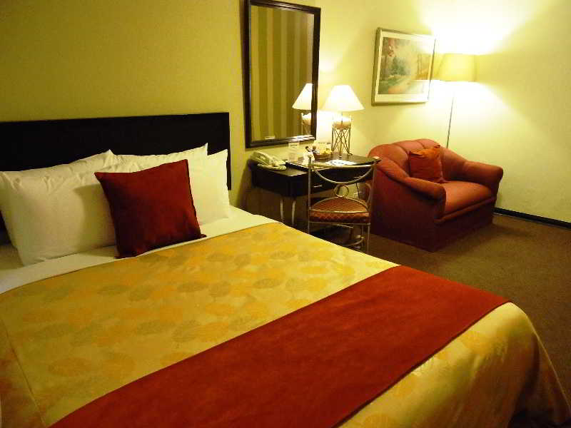 LEON DE ORO INN & SUITES 5/18