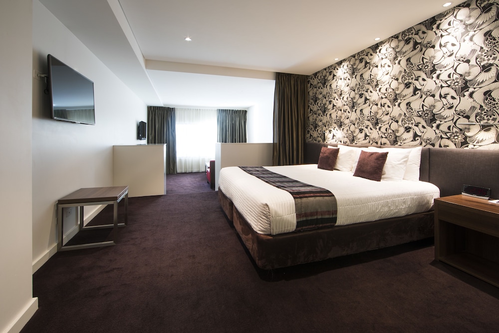 SPA, SUPERIOR, SUITE