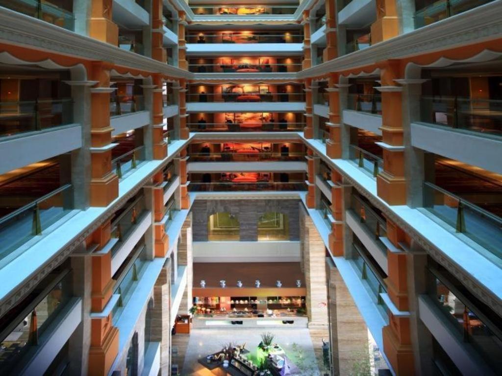 Babylon Hotel 5/53