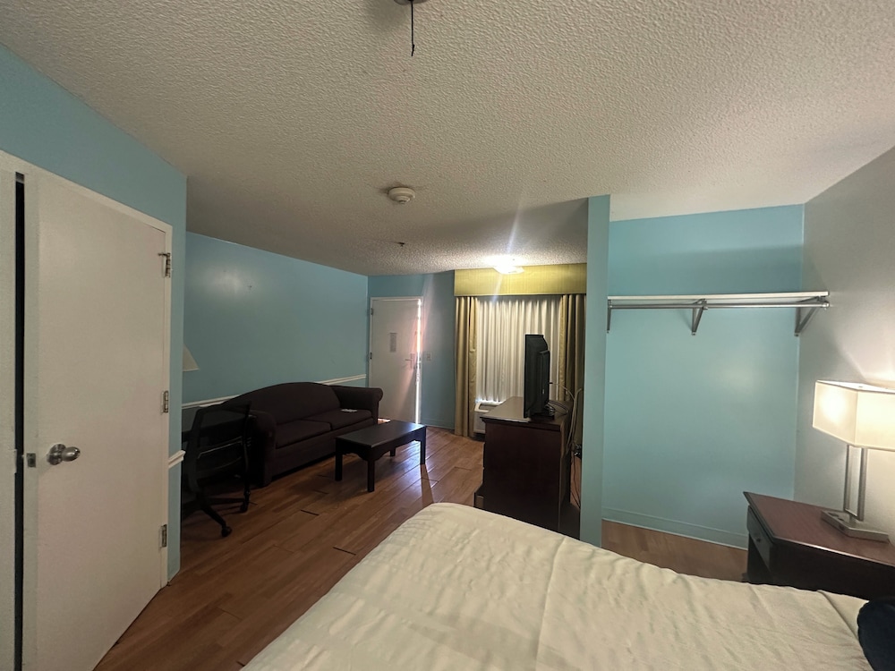 Guest Cottage & Suites 30/60