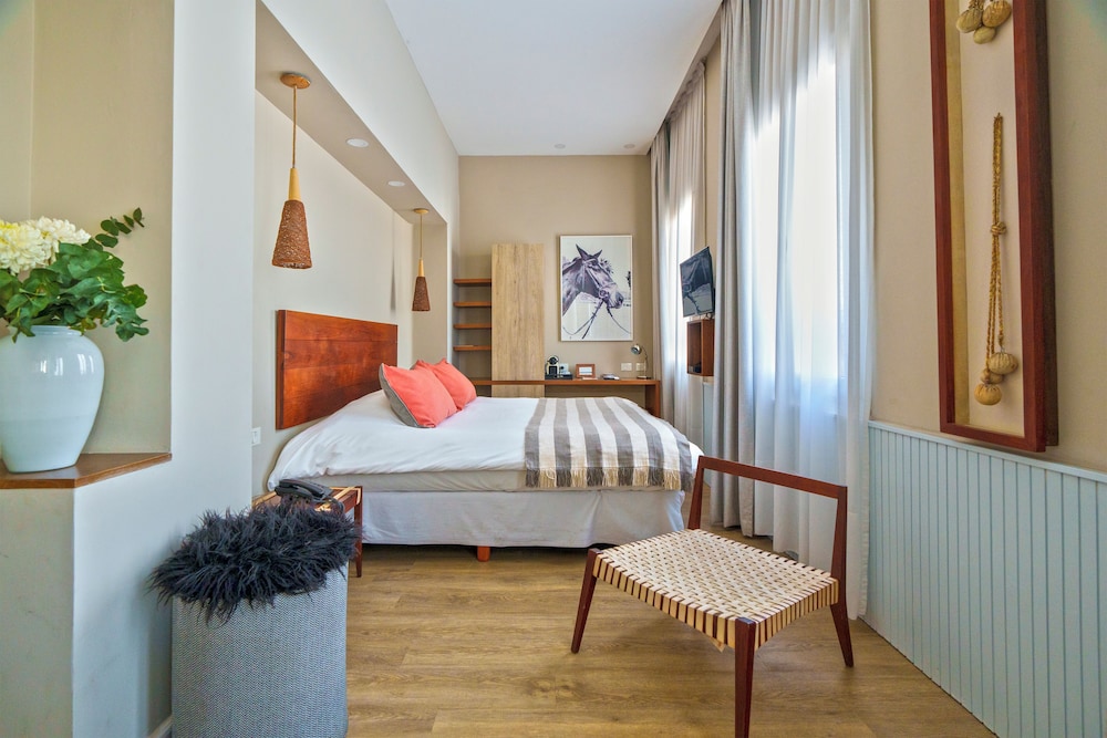 جناح جونيور، Rendez Vous Hotel Buenos Aires 5/6