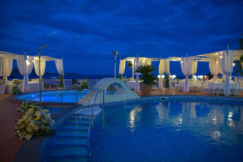 Strand Hotel Delfini 5/67