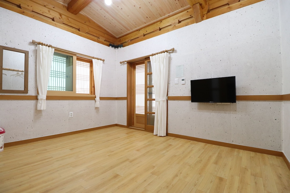 Nadul Hanok 31/50