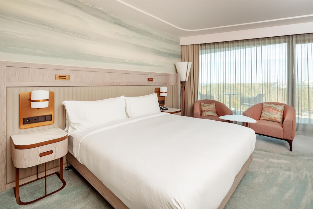 Superior, King Bed, Side View