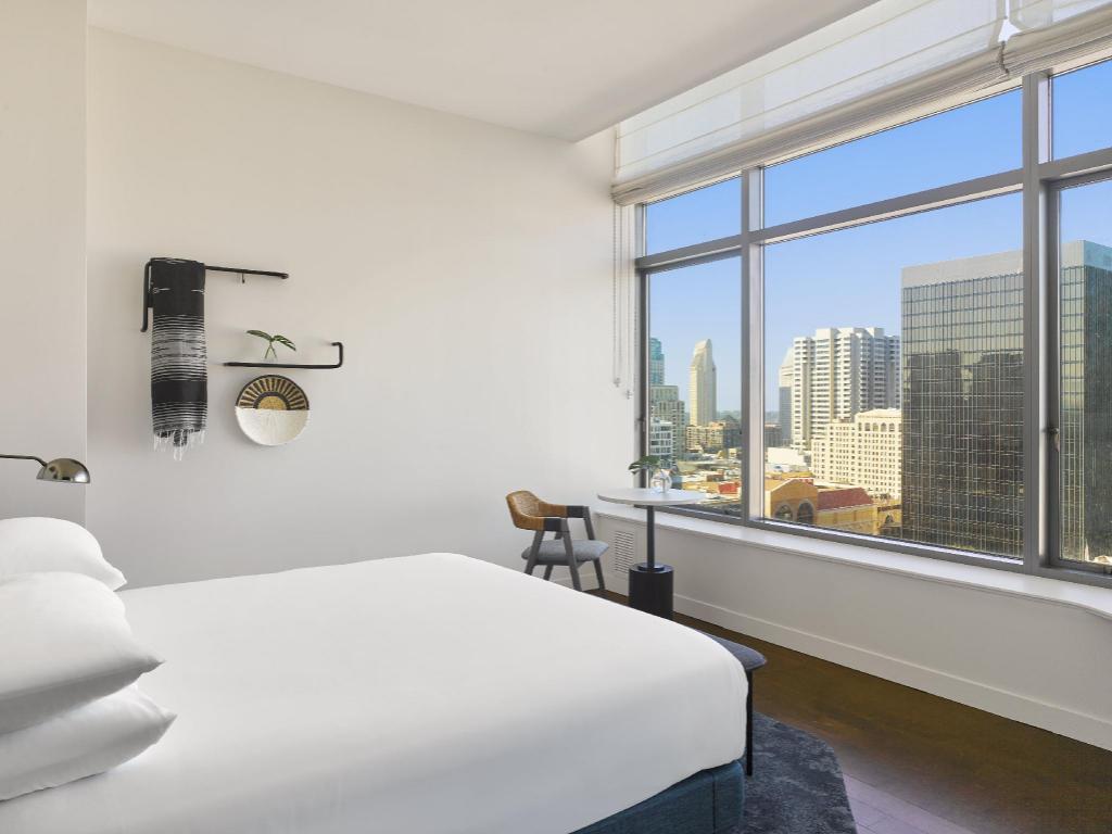 غرفة بسرير كينج في طابق مرتفع، Alma San Diego Downtown, a Tribute Portfolio Hotel 4/6