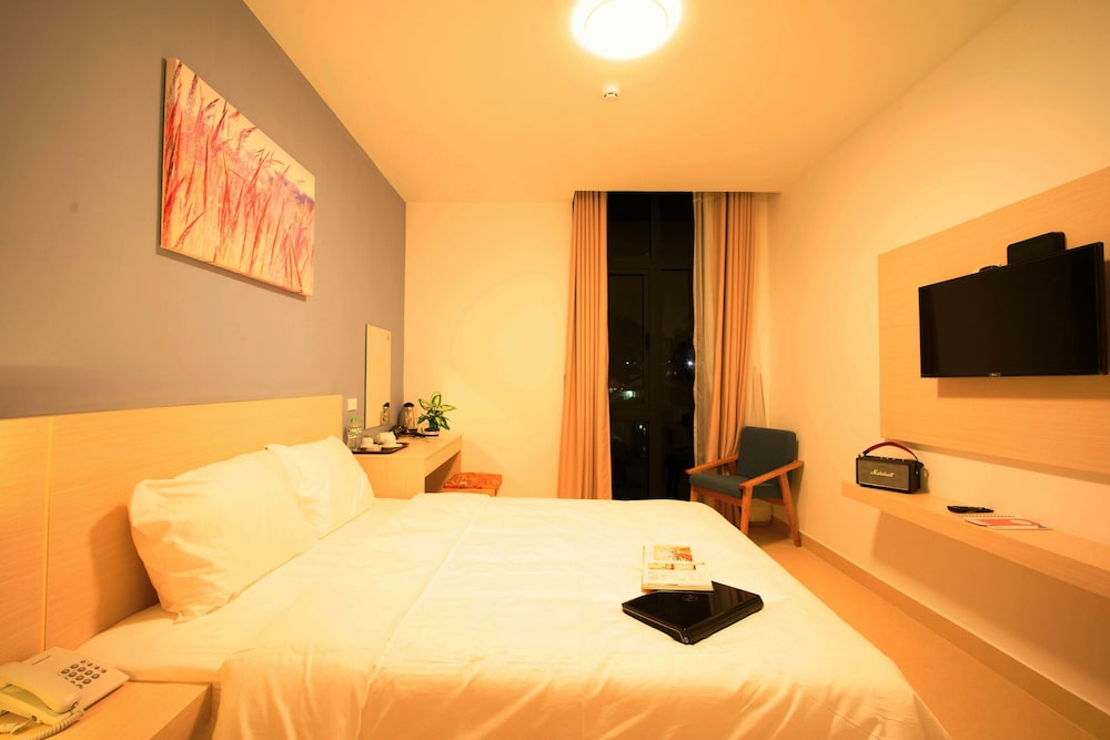 ROOM, DOUBLE BED