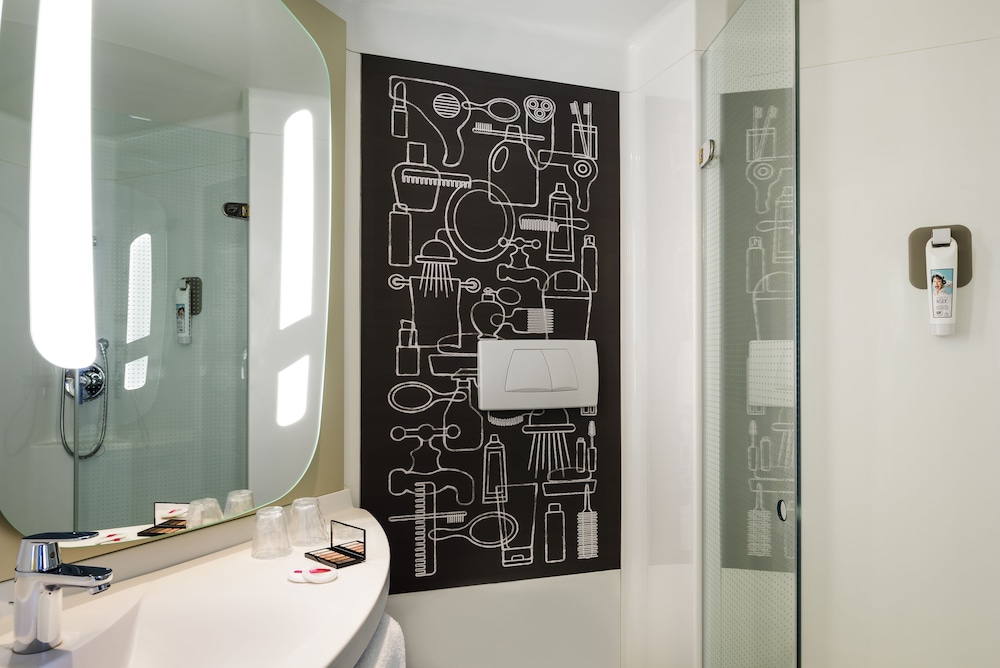 Ibis Paris Porte De Clichy Centre 17/71