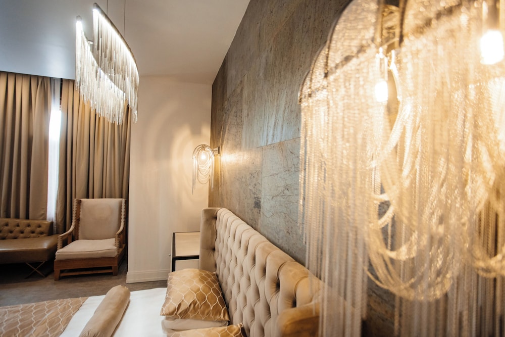 Shirvanshah Hotel 34/70