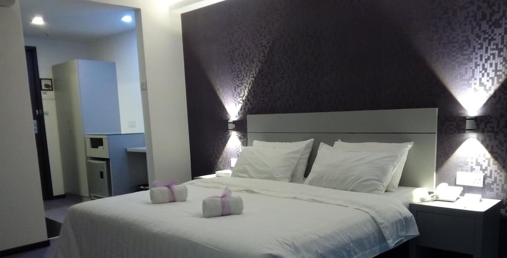 MUAR TRADERS HOTEL 11/26