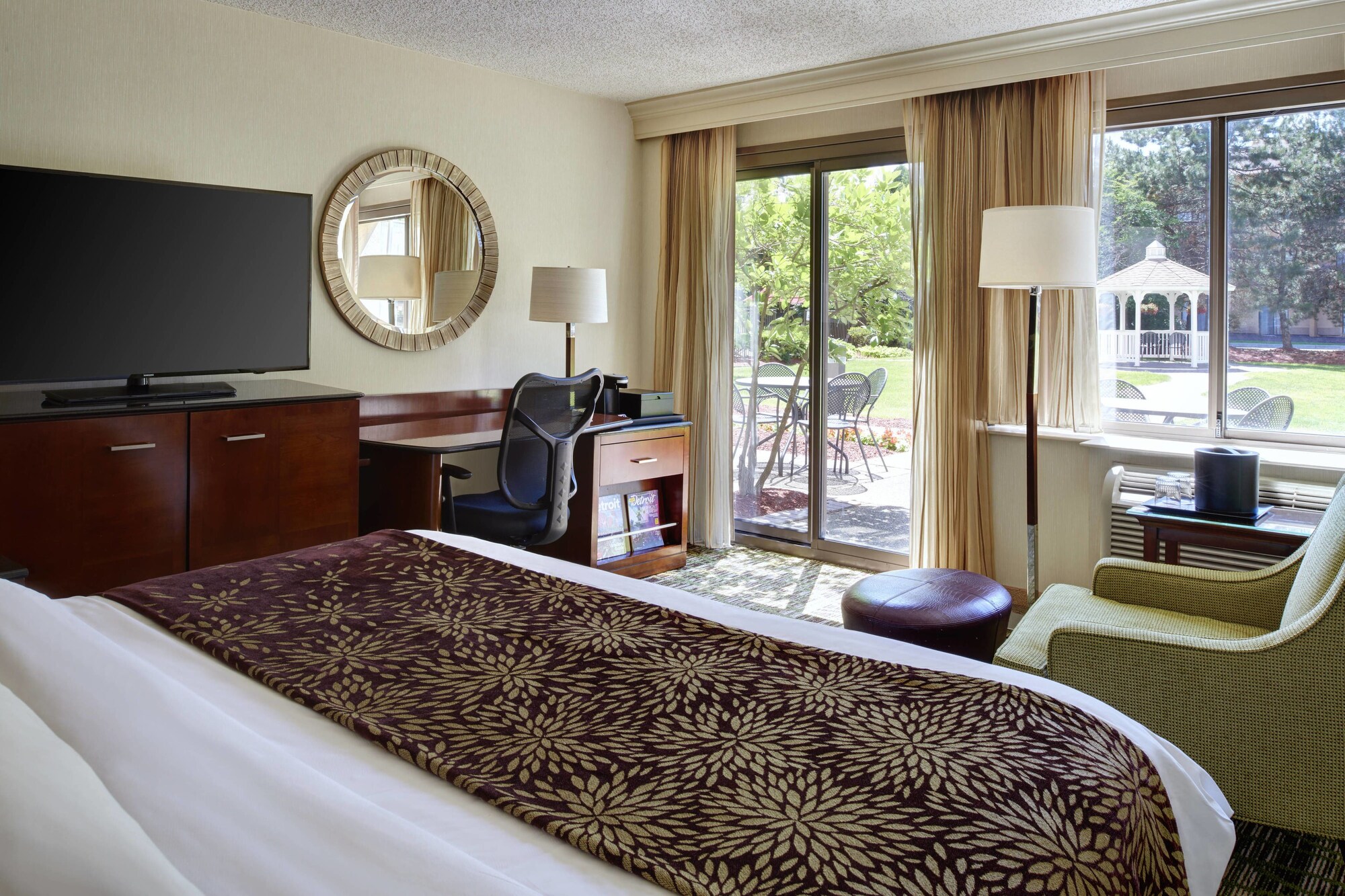 Concierge, King Bed