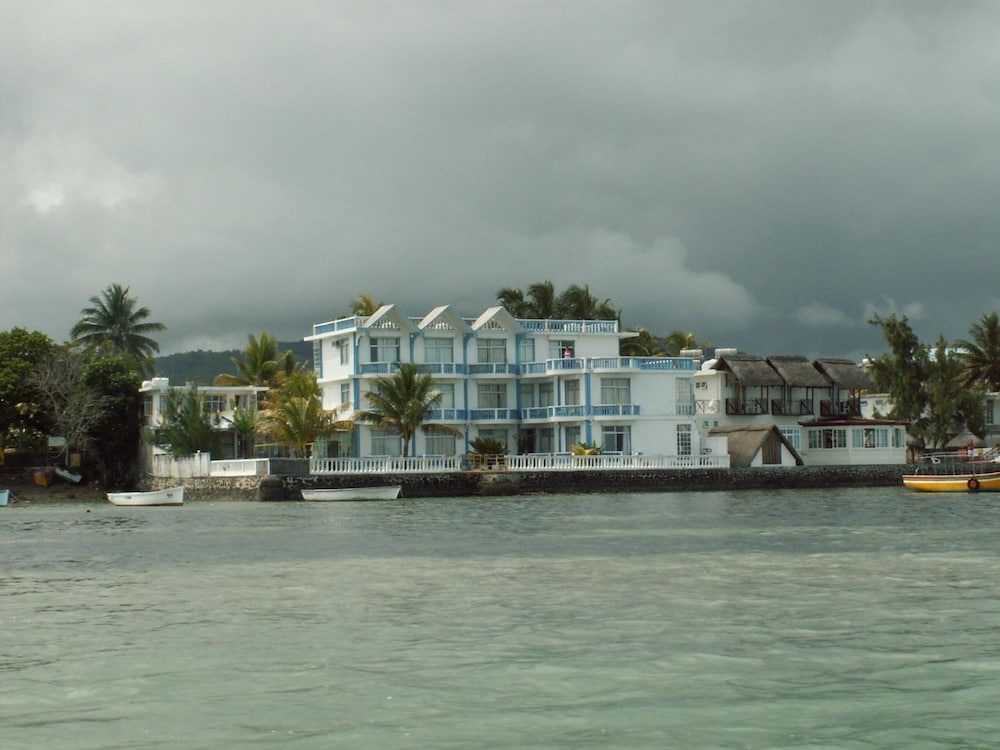 Coco Villa 3/35