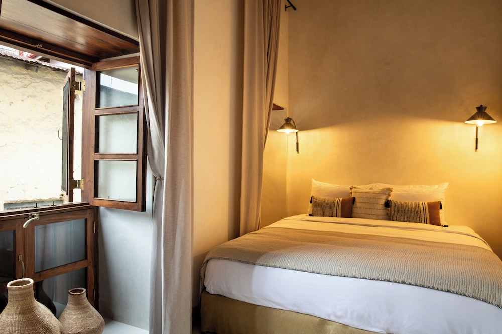 LUXURY, DOUBLE BED