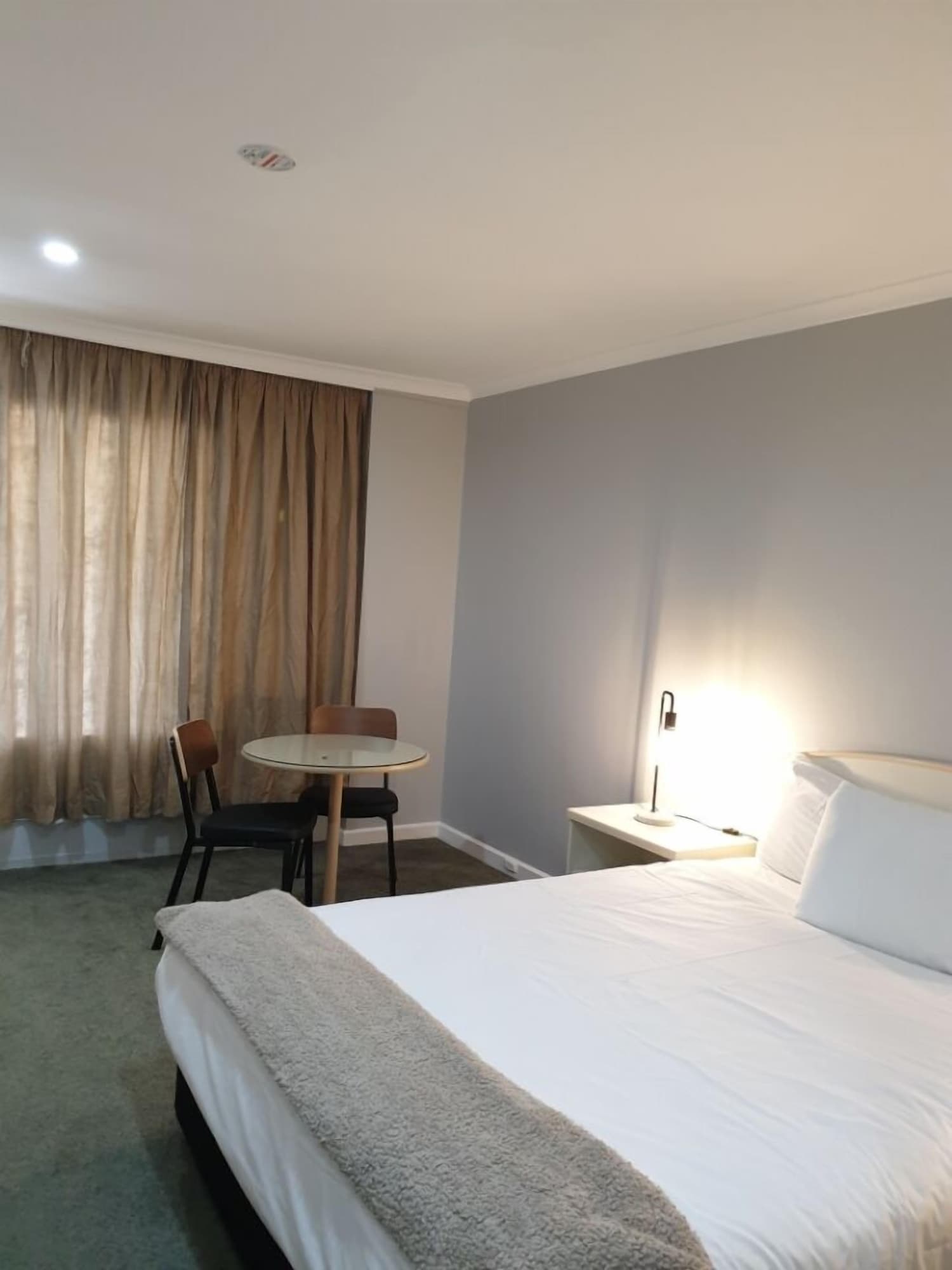 Room, Queen Bed