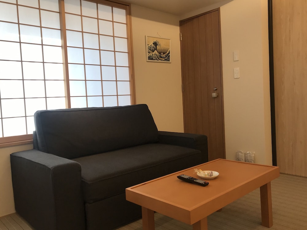 Hachi Inn 36/49