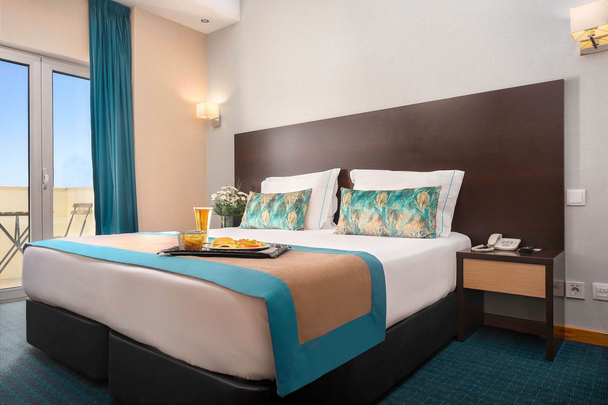ROOM, SINGLE