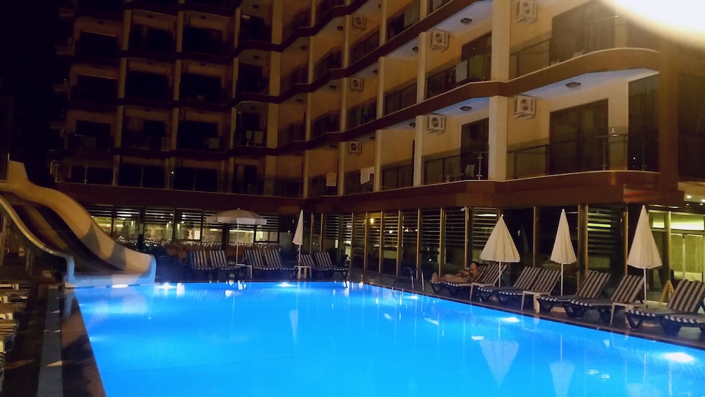Grand Barhan Hotel 14/50