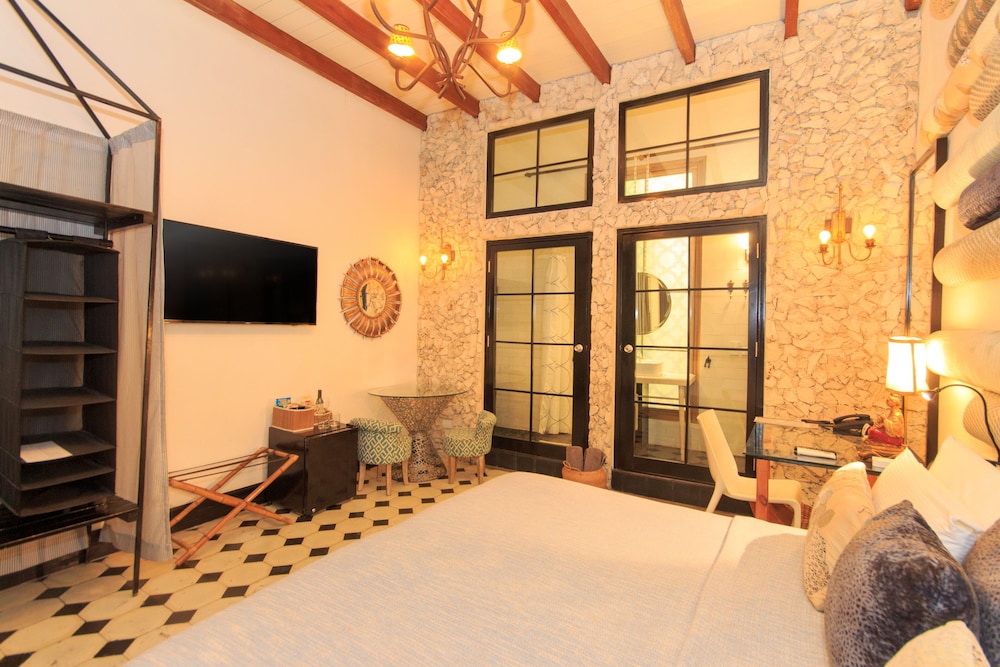 Hotel Casa Lola Deluxe Gallery 57/77