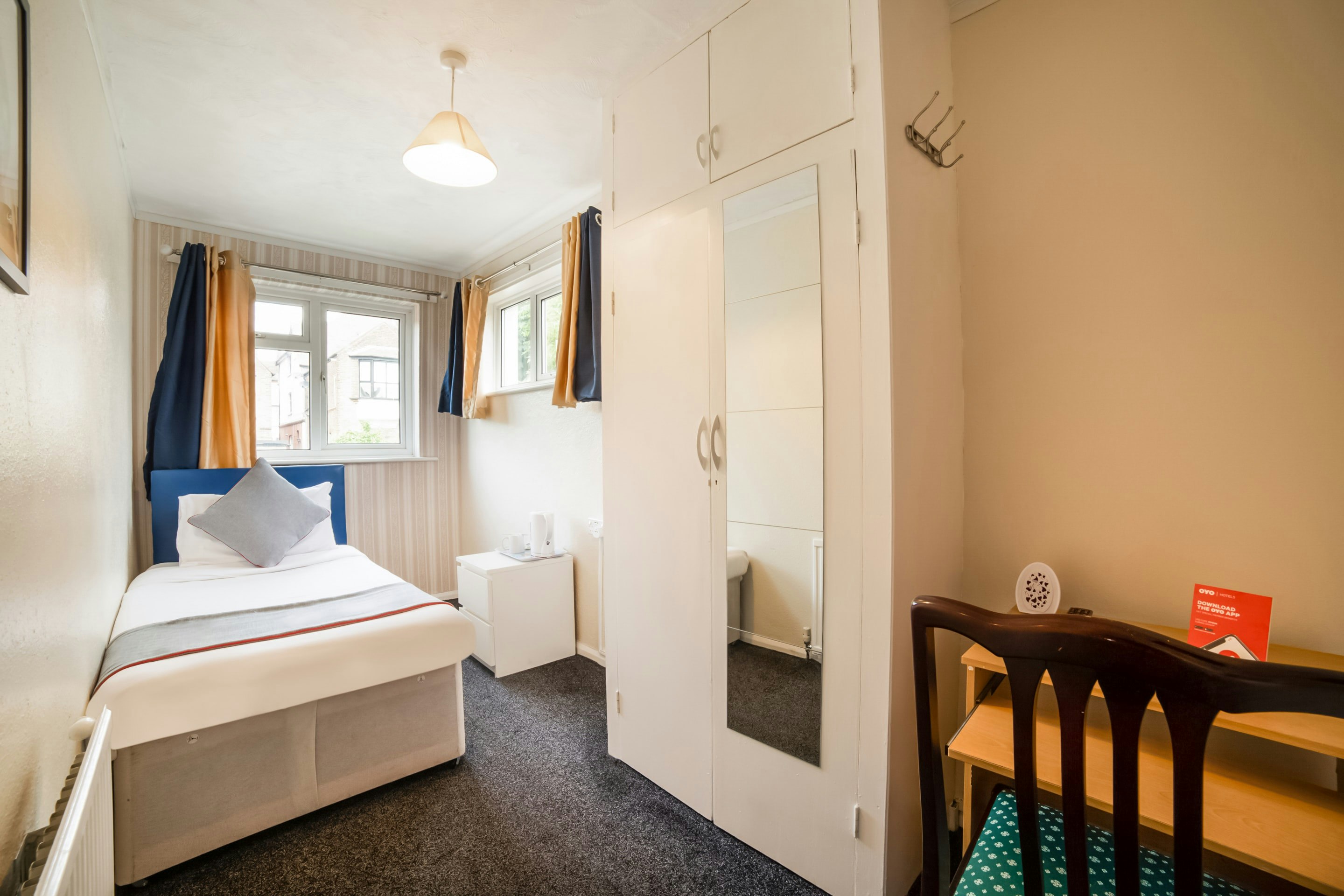 Devine Beach Hotel, Westcliff Southend-On-Sea 41/50