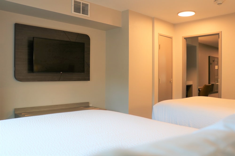 جناح بسريرين كوين بغرفة نوم واحدة، Holiday Inn Express & Suites Marquette, an IHG Hotel 5/10
