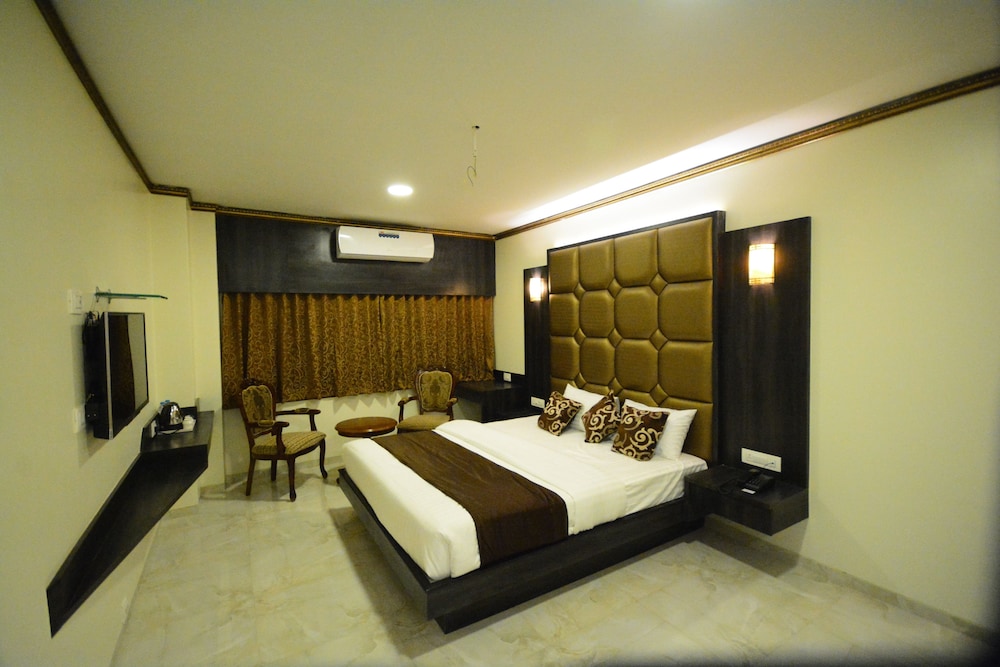 Hotel 24 Seven 11/40